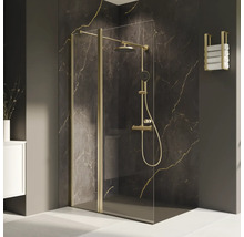 Duschkabine mit Armaturen und Handtuchhalter im Badezimmer