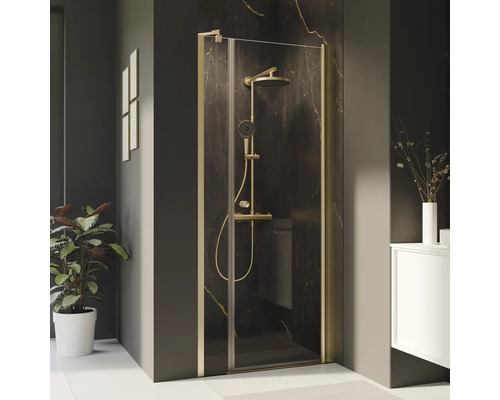 Duschkabine mit Duscharmatur in einem Badezimmer