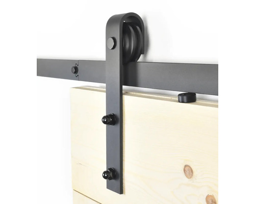 Schiebetürbeschlag aus Metall an Holztür