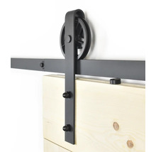 Schiebetürbeschlag aus Metall an einer Holztür