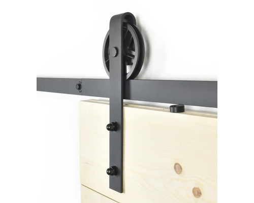 Schiebetürbeschlag aus Metall an einer Holztür