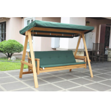 Holzschaukel mit grüner Auflage und Dach für den Garten