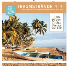 Traumstrände Kalender 2026 mit einem Foto von einem Strand und Fischerbooten