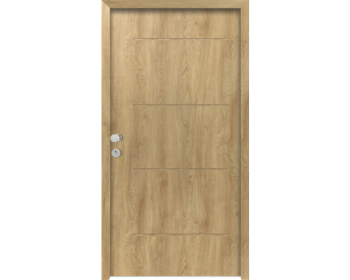 Holztür mit horizontalen Zierrillen und Türbeschlägen