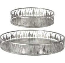 Zwei dekorative silberfarbene Metalltabletts mit ausgestanzten Tannenbaum Designs