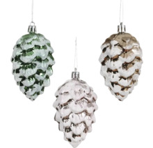 Drei Tannenzapfen als Christbaumschmuck mit Aufhängern