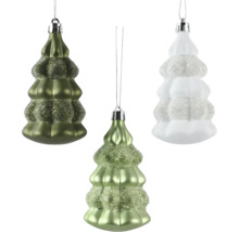 Drei Christbaumkugeln in Form von Tannenbäumen mit Glitzer