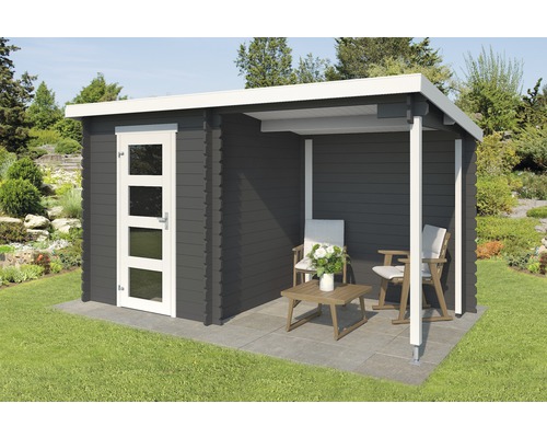 Gartenhaus mit Überdachung und Sitzgruppe auf Rasenfläche