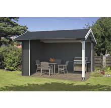 Holz Gartenhaus mit Grill und Gartenmöbeln auf Rasen