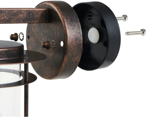 Demontierte Wandleuchte zur Außenbeleuchtung