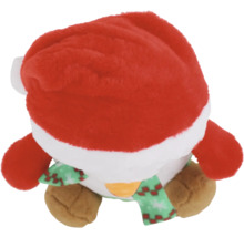 Weihnachtlicher Plüschpinguin mit Mütze und Schal als Dekoration