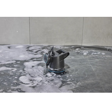Gardena Schmutzwasser-Tauchpumpe im Wasser