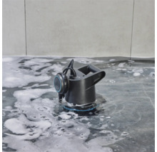 Gardena Schmutzwasser-Tauchpumpe im Wasser