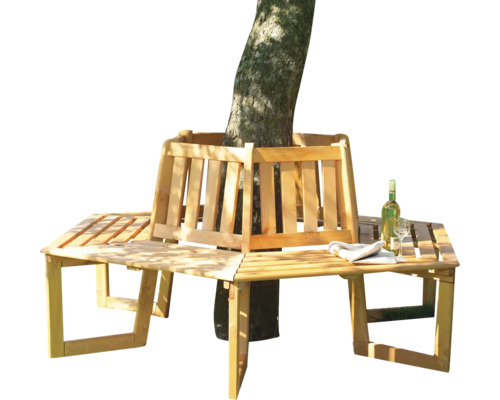 Baumbank aus Holz mit Flasche Wein und Weinglas