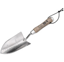 Gartenschaufel aus Edelstahl mit Holzgriff und Tiefenmarkierung