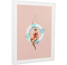 Gerahmter Kunstdruck mit einer Frau im Schwimmanzug, die auf einem Rettungsring sitzt