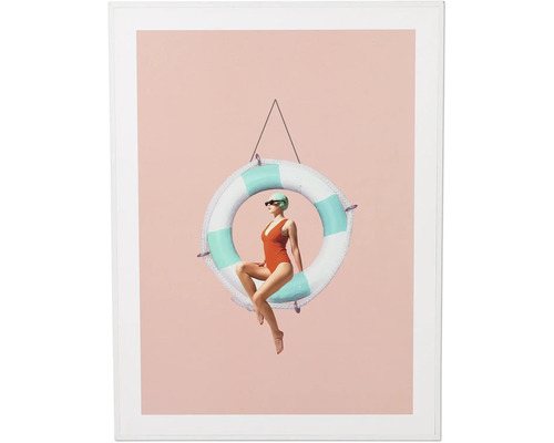 Gerahmtes Dekopanel Baywatch 30x40 cm Gerahmter Kunstdruck mit einer Frau im Badeanzug, die auf einem Rettungsring sitzt