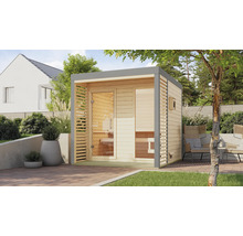 Moderne Gartensauna aus Holz mit Glasfront und seitlichen Holzlamellen