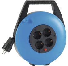 Blaue Kabeltrommel mit vier Steckdosen und einem Stecker