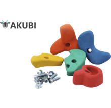 Akubi Logo. Klettergriffe Set mit Befestigungsmaterial.