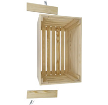 Holzkiste mit separaten Brettern und Schrauben für Montage