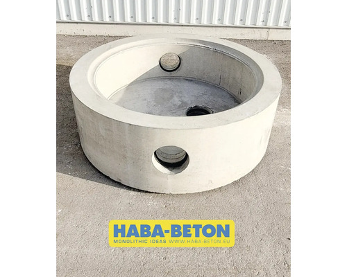 Betonschachtring mit Löchern