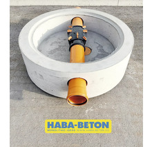 Betonschacht mit Rohrleitungen