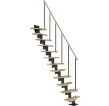 Holztreppe mit Metallgeländer