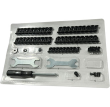 Werkzeugset mit Schrauben, Schraubenschlüssel und Schraubendreher in Kunststoffverpackung