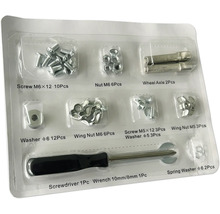 Werkzeugsatz mit Schrauben, Muttern, Unterlegscheiben, Radachse, Schraubendreher und Schraubenschlüssel in Kunststoffverpackung.