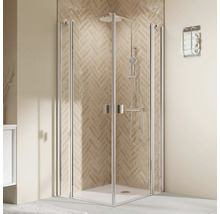 Eckdusche mit Duscharmatur und Handtuchhalter im Badezimmer