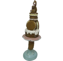 Dekorative Kuchenetagere mit Teddybärfigur für festliche Anlässe