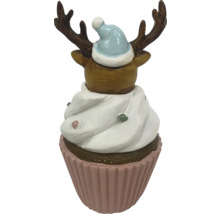 Dekorative Cupcake Figur mit Rentier und Weihnachtsmütze