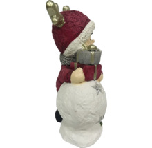 Dekorative Schneemannfigur mit Geschenken