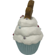Dekorativer Cupcake mit Streuseln und Keks