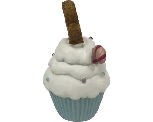 Dekorativer Cupcake mit Zuckerguss und Waffel als Dekoration