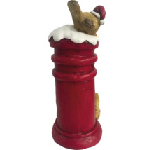Dekorative Briefsäule mit Vogel und Weihnachtsmütze als Weihnachtsdekoration für den Innenbereich