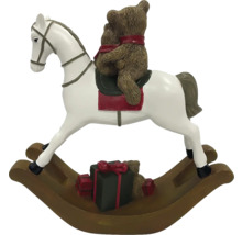 Dekorative Schaukelpferd-Figur mit Teddybär und Geschenken