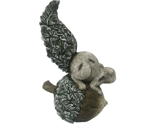 Dekorative Eichhörnchenfigur aus Kunststein auf einer Eichel sitzend