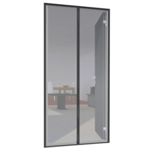 Fliegengittertür mit Rahmen und geöffneter Tür