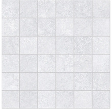 Fliesenmuster mit quadratischen, hellen Fliesen und Fugen