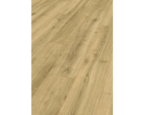 Heller Laminatboden in Holzoptik