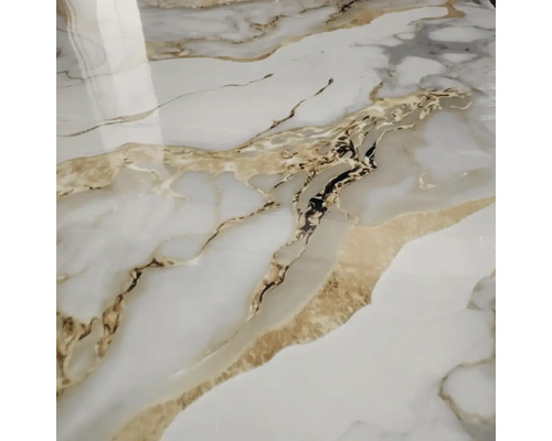 Nahaufnahme einer Marmorplatte mit hellen und dunklen Maserungen