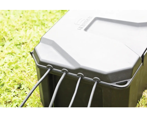 Heissner Teichfilterbox mit Kabeln auf Rasen