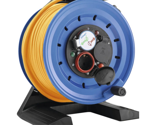 Kabeltrommel mit Kabel und Steckdosen