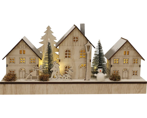 Beleuchtete Holzdekoration mit Häusern, Tannenbäumen und Schneemann für die Weihnachtszeit
