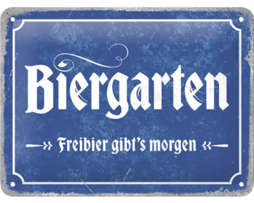 Dekoratives Schild mit der Aufschrift Biergarten und dem Spruch Freibier gibt es morgen.