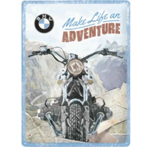 BMW Logo auf einem Blechschild mit Motorrad und dem Schriftzug ''Make Life an Adventure''