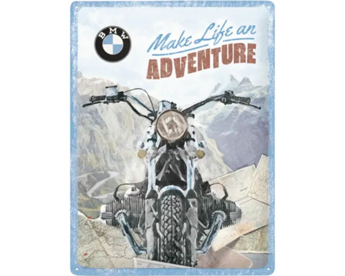 BMW Logo auf einem Blechschild mit Motorrad und dem Schriftzug ''Make Life an Adventure''