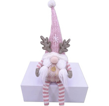 Dekorative Zwergfigur mit Mütze und Geweih für die Weihnachtszeit